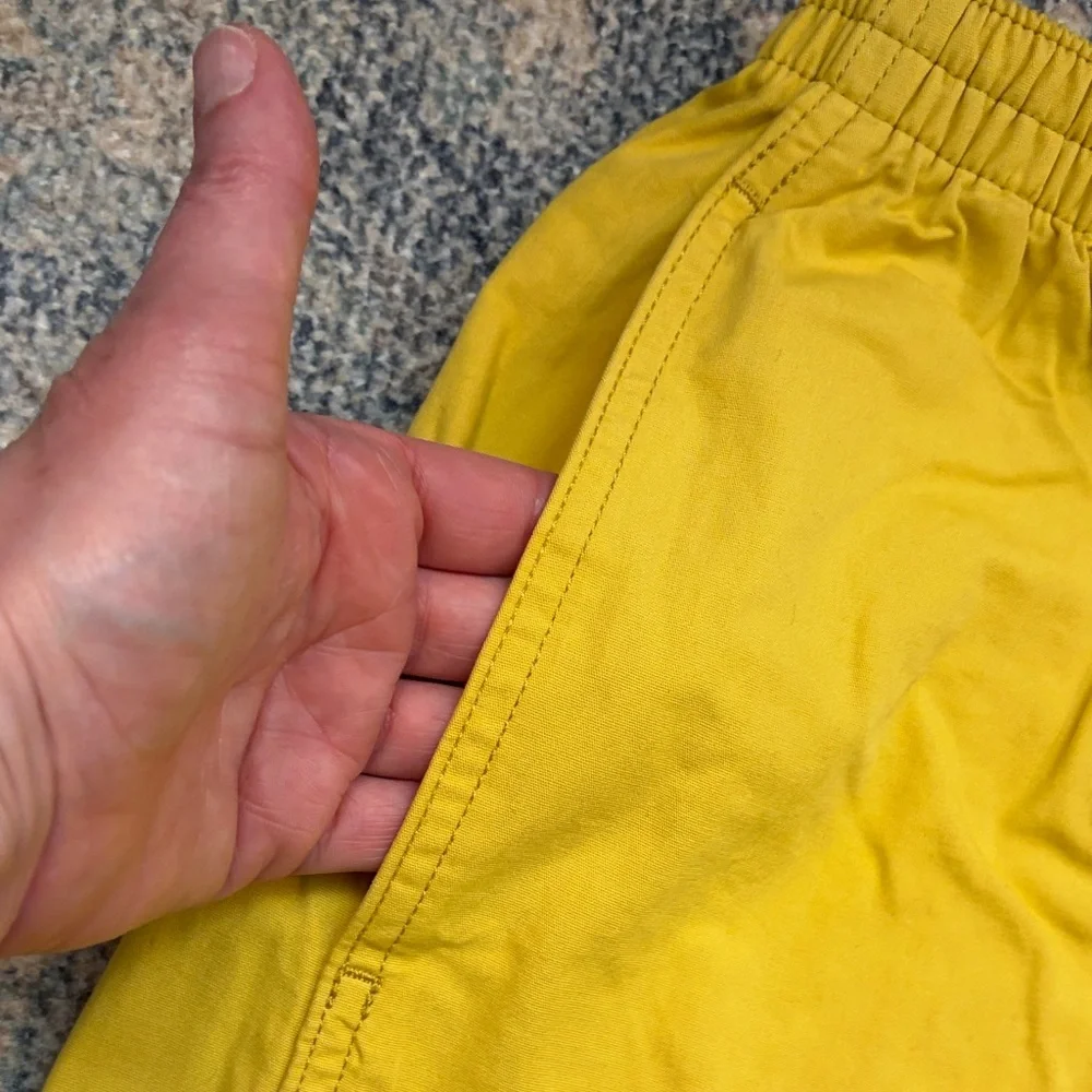 Patagonia Women’s Funhoggers Shorts Surfboard Yellow XS NWT Athleisure Outdoor - Picture 3 of 9